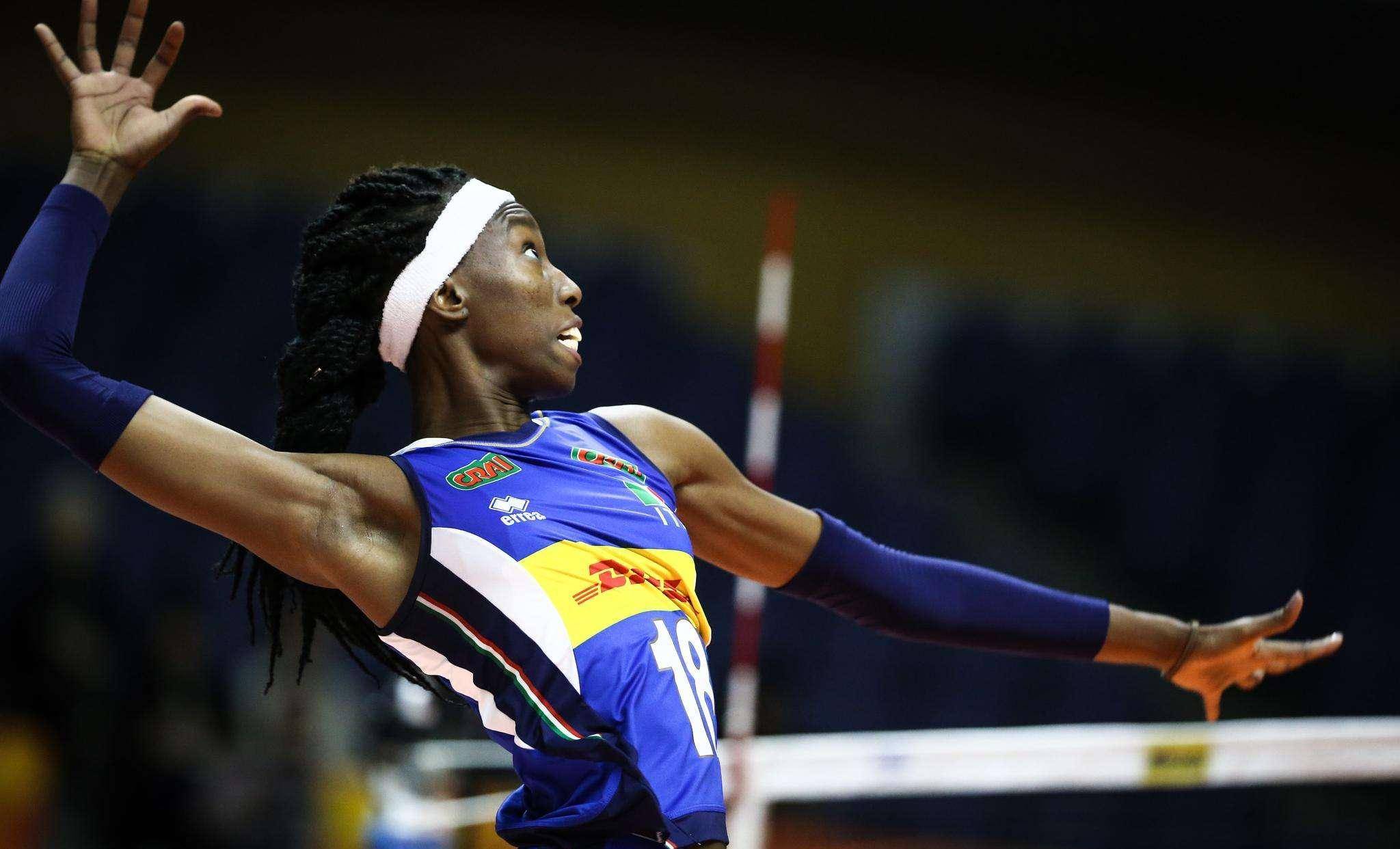 尤其是她的大力跳发在赛场上非常有震慑力,而且艾格努的扣球和男子