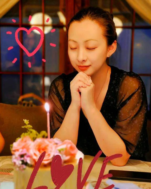 温兆伦晒出六张温馨美照,高调向妻子示爱:温太太,我只属于你_赵庭