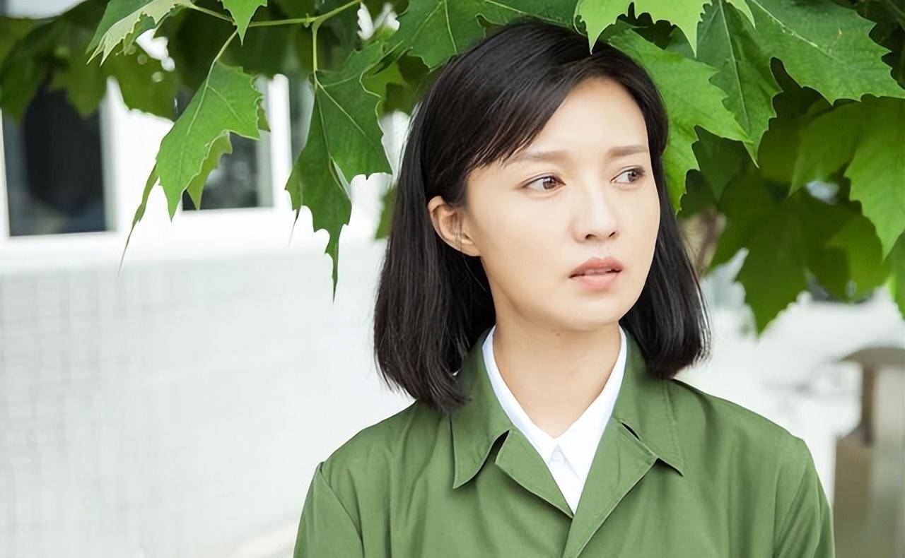 傅晶也是一位出道很早的演员,搭档的演员都很有名气,就像孙红雷,胡军