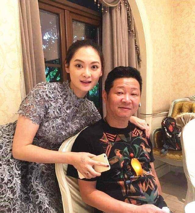 "三德子"赵亮,老婆是个大美女,深山养鸡发大财_胡静_生活_因为