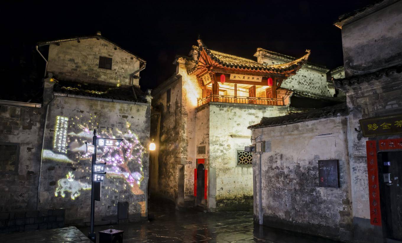 西递的夜晚,是一幅静谧多彩的徽派画,夜晚美景让人为之着迷_古村_灯光