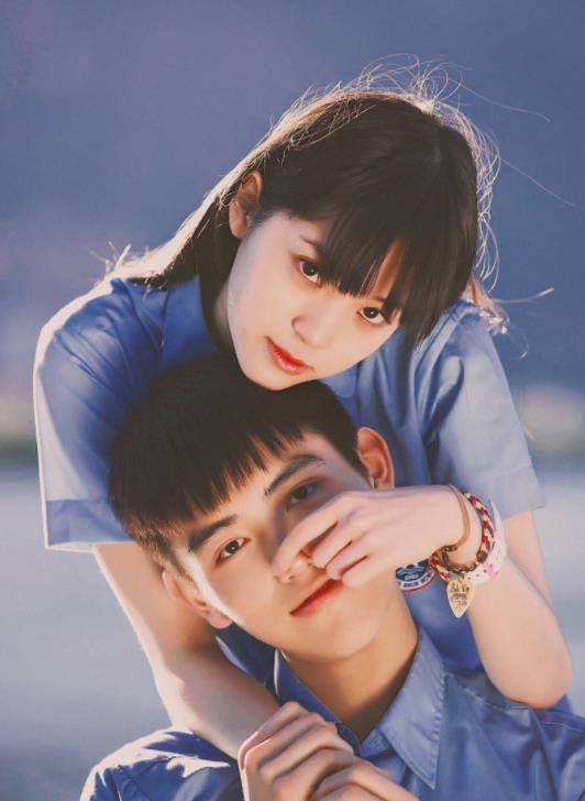 陈飞宇ins取关欧阳娜娜,曾因撞衫被怀疑相恋,这操作让人看不懂_绯闻