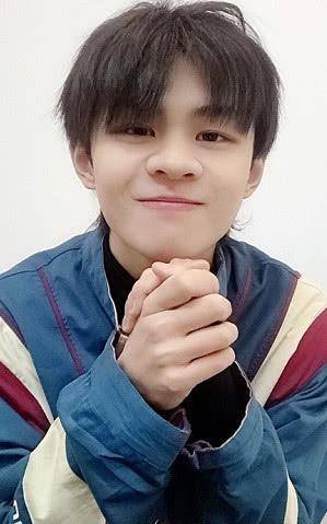 可能很多千纸鹤已经猜到了,没错,就是易烊千玺,私底下王晨艺不仅是易