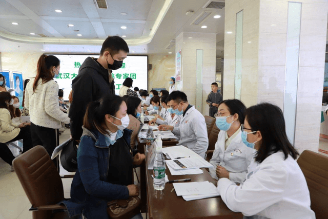 武汉大学中南医院专家团队到市妇幼保健院开展"优生优育"义诊_活动