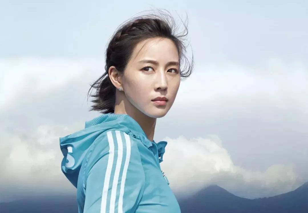 从我关注张钧甯的那一刻起,就能时不时的看到她运动的动态,瑜伽,跑步