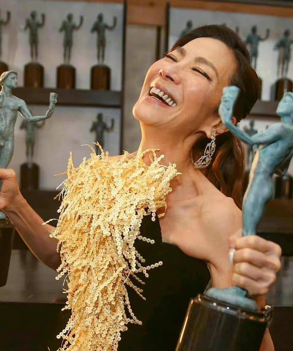 成为首位获得奥斯卡奖的亚洲女演员!请!