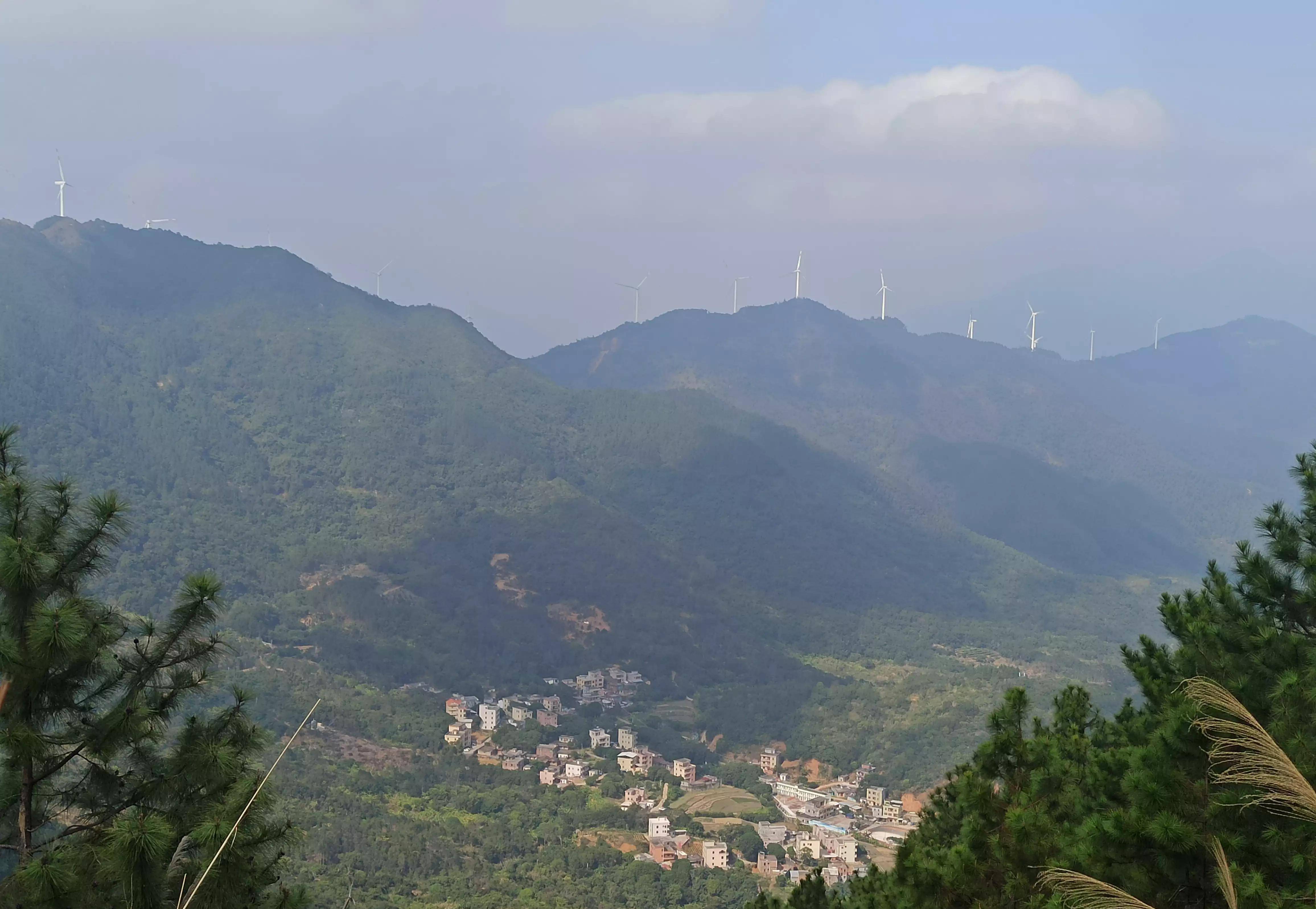 茂名浮山岭,一个适合登高望远的好地方……_山顶_游人_平台