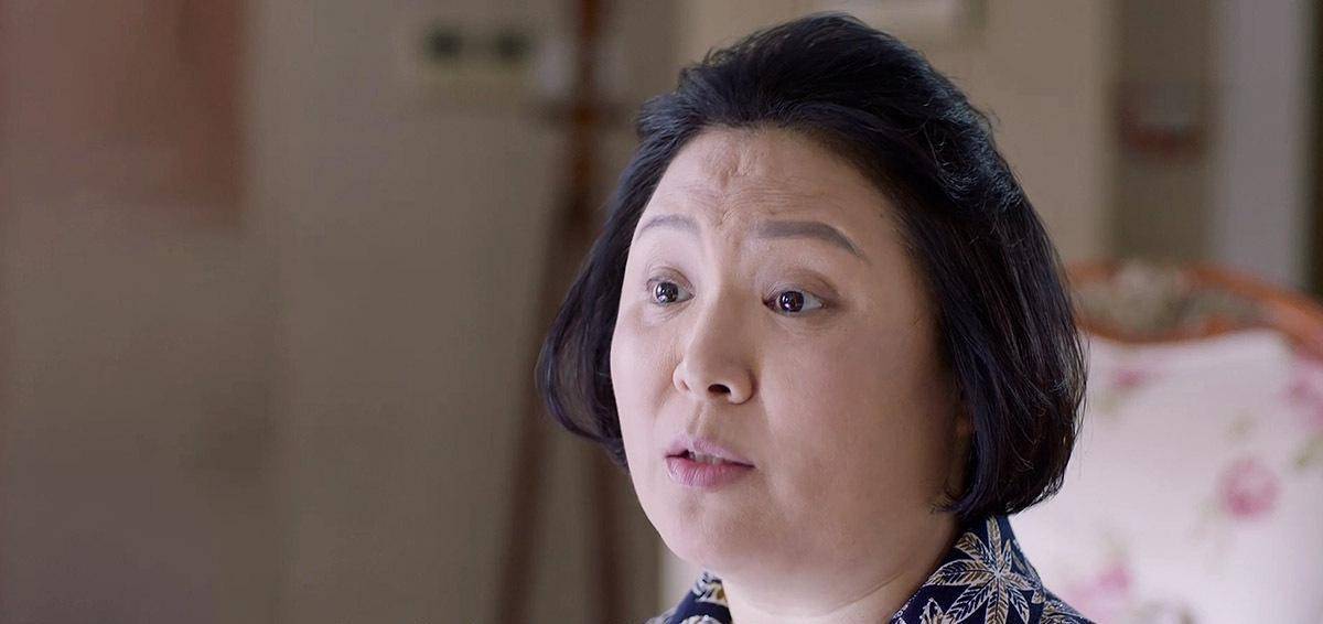 方翎的前婆婆曼娜对孟母撒谎说出"怀孕一个多月了"这句话时,老编都要