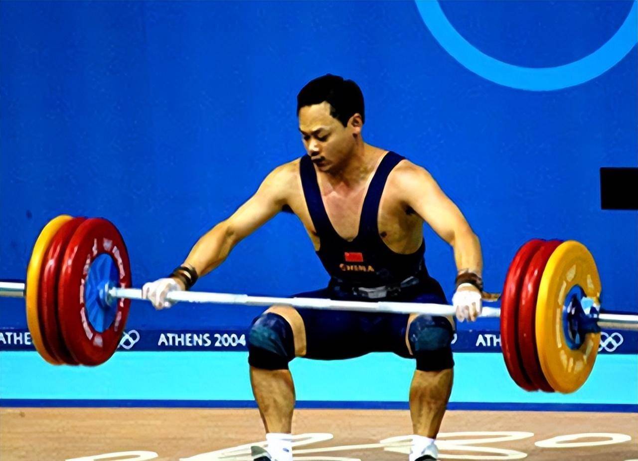 占旭刚:中国力王一战封神,退役后迎娶空姐,如今官至副厅级_举重_选手