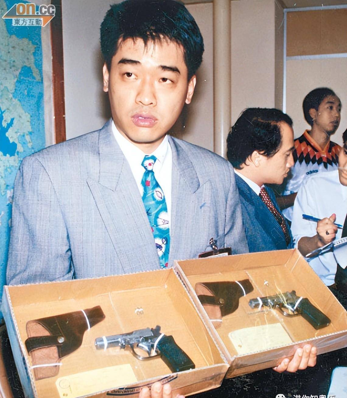 《铁探》男主的原型竟然是他……_陈思祺_同事_香港