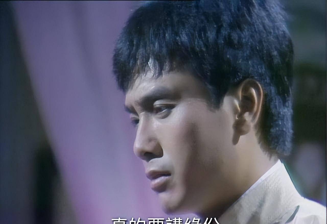 看看伍卫国多年前的老照片,伍卫国好帅啊!_网友_瞳孔_话剧