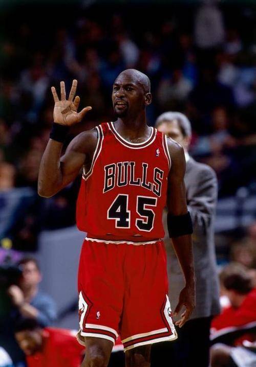 乔丹:巅峰退役,让nba濒临破产,魔术师当众下跪求他回来_特鲁姆普_活塞