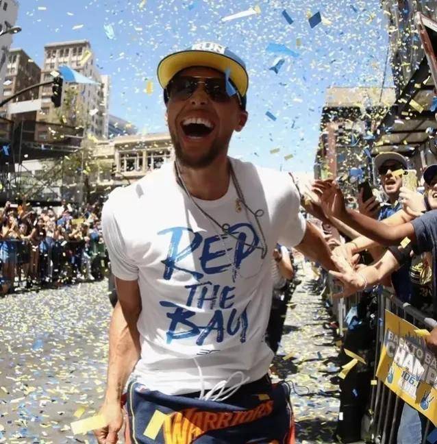 库里生日夜,勇士主场八连胜,汤神半场33分为其庆生_汤普森_1_nba