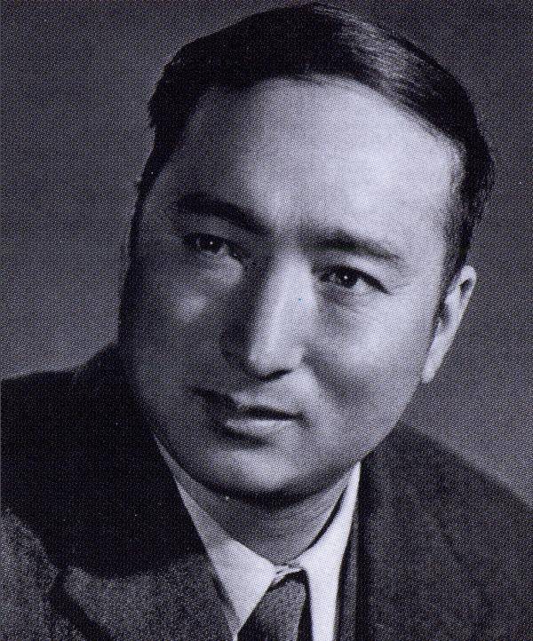 但其实这不是陈佩斯的照片,而是他的父亲陈强的,也难怪有人说他们父子