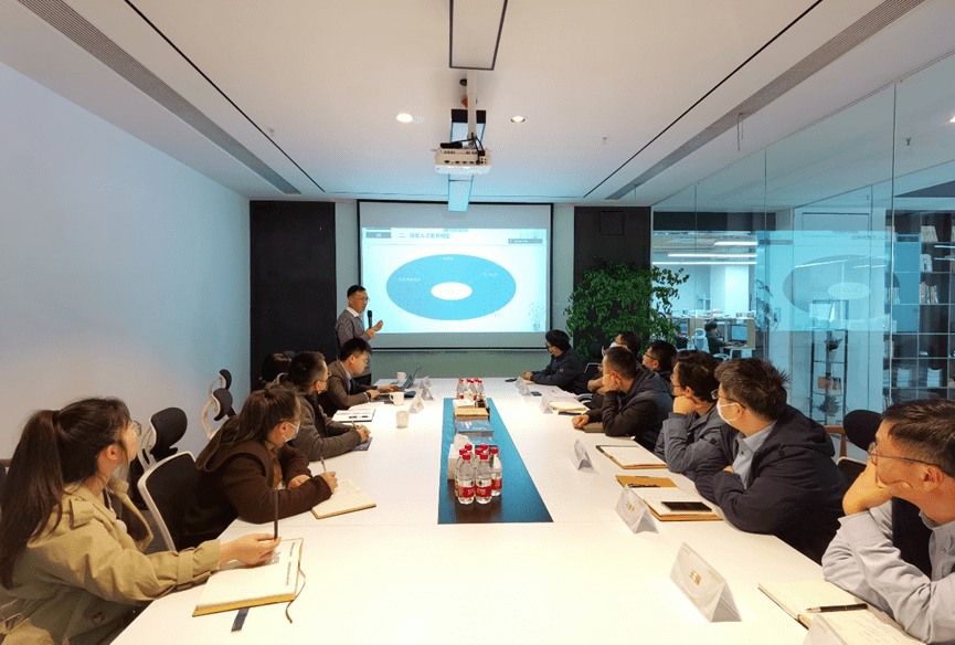海川视野创始人郑敬普老师作《领军人才的角色与思维》讲座▲ 公司