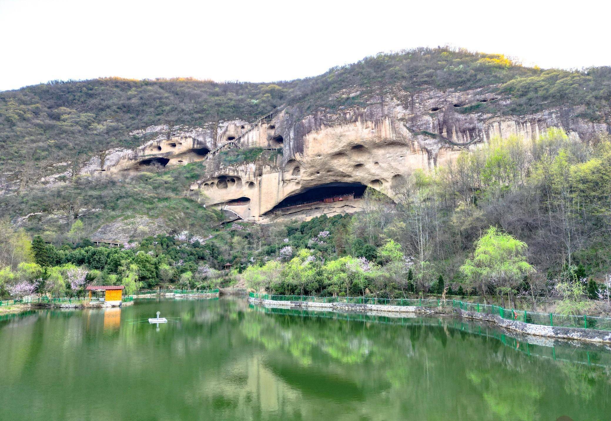 皖西第一大岩洞,感受登上月球的既视感,就在大别山国家地质公园_石窟