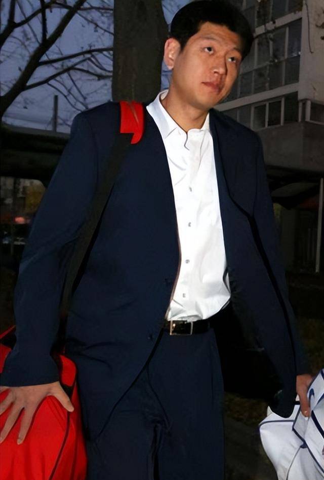 莫科:一夜白头,妻子病逝与美女运动员再婚,前岳父母当亲爸妈_王凡