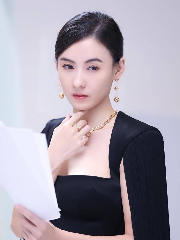 张柏芝回应颜值担当标签,颜值不是最重要的,在乎自己有没有进步_观众