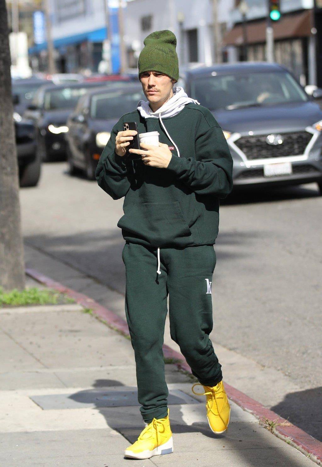 不得不说,比伯虽然成熟了,但内心还是那个16岁的正太少年.