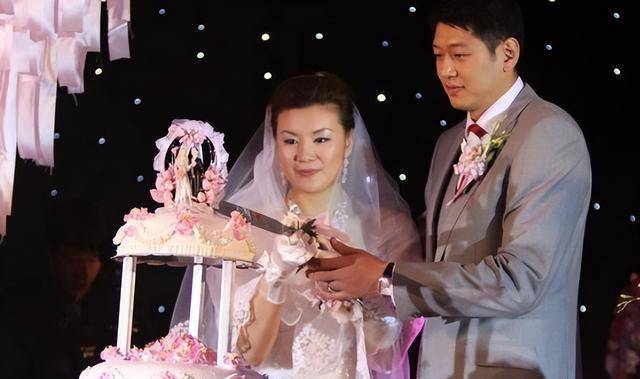 莫科:一夜白头,妻子病逝与美女运动员再婚,前岳父母当亲爸妈_王凡