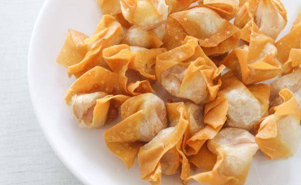 香脆的炸馄饨一口咬不下去,一盘二十个就吃光了!_味道_店里_调料