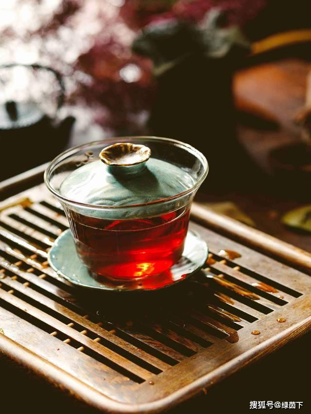 人到中年，要适应“人走茶凉”
