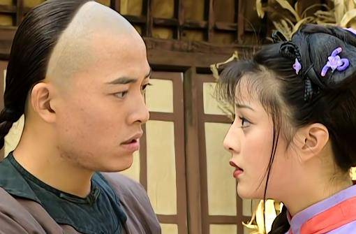 还珠:柳青让柳红找紫薇,要了金锁时,柳红的一番话,让人感动_尔康_时候