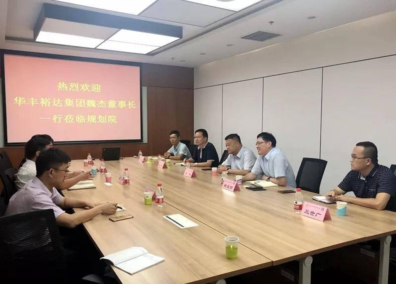魏杰出生于河北省邯郸市辖下的一个县级市武安市武安镇南关街,是一位