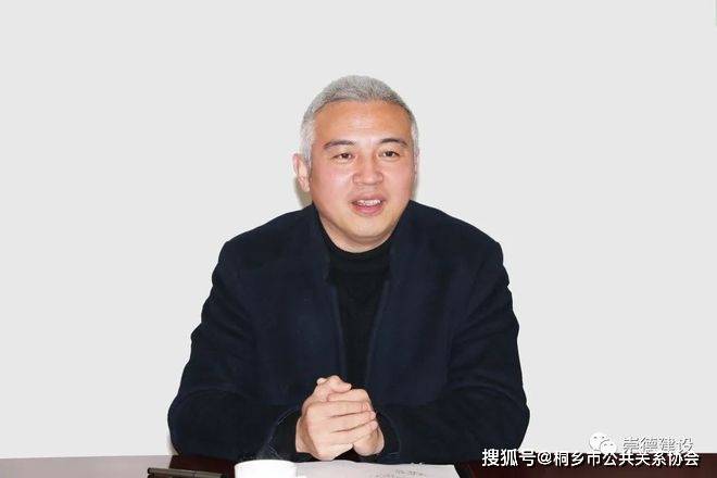 桐乡市住房和城乡建设局党委书记,局长黄明华一行莅临崇德建设公司