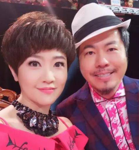 黄国伦59岁生日,紫寇乃馨送百万吉他!