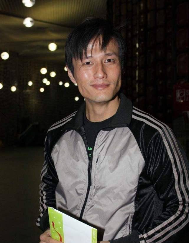 徐冬冬是他前女友,母亲神似奥黛丽·赫本_尹子维_胡燕妮_照片