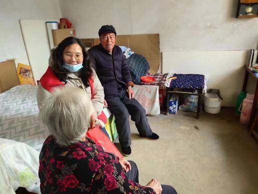 兴安镇社工站║"春日送温暖"入户探望五保高龄老人 志愿者服务活动_冯