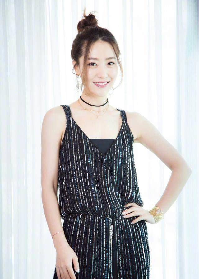 31岁的白冰达到了一个新的高度,她的气质不输于韩雪.