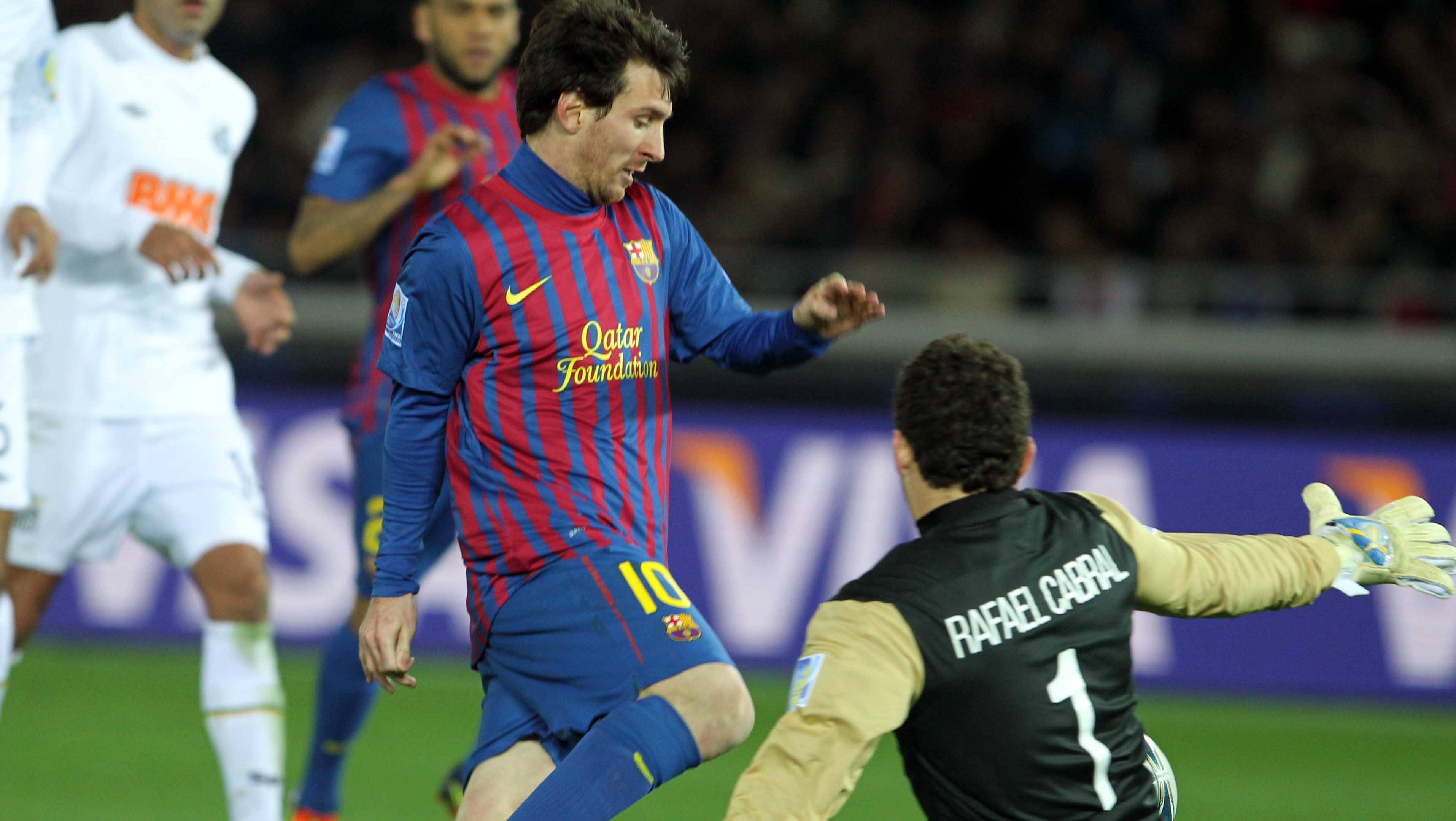 小罗背起18岁的梅西,一个时代悄然开启_进球_罗纳尔迪尼奥_埃托奥