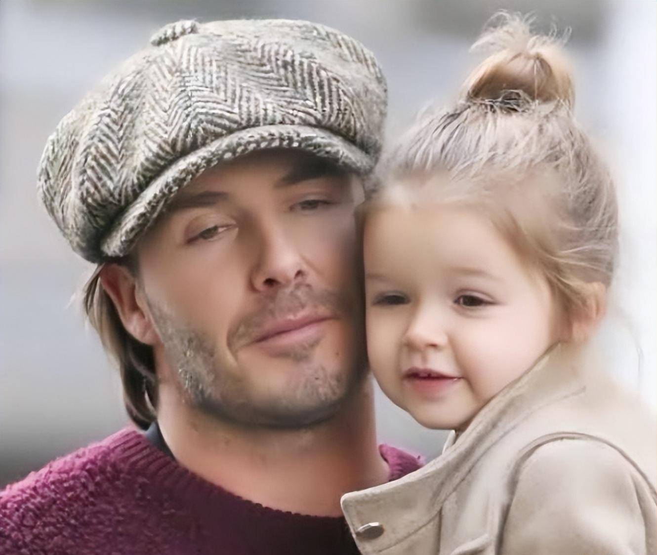 超萌贝小七:最会投胎的女孩,家中的团宠,9岁跟父母睡一张床上_妈妈