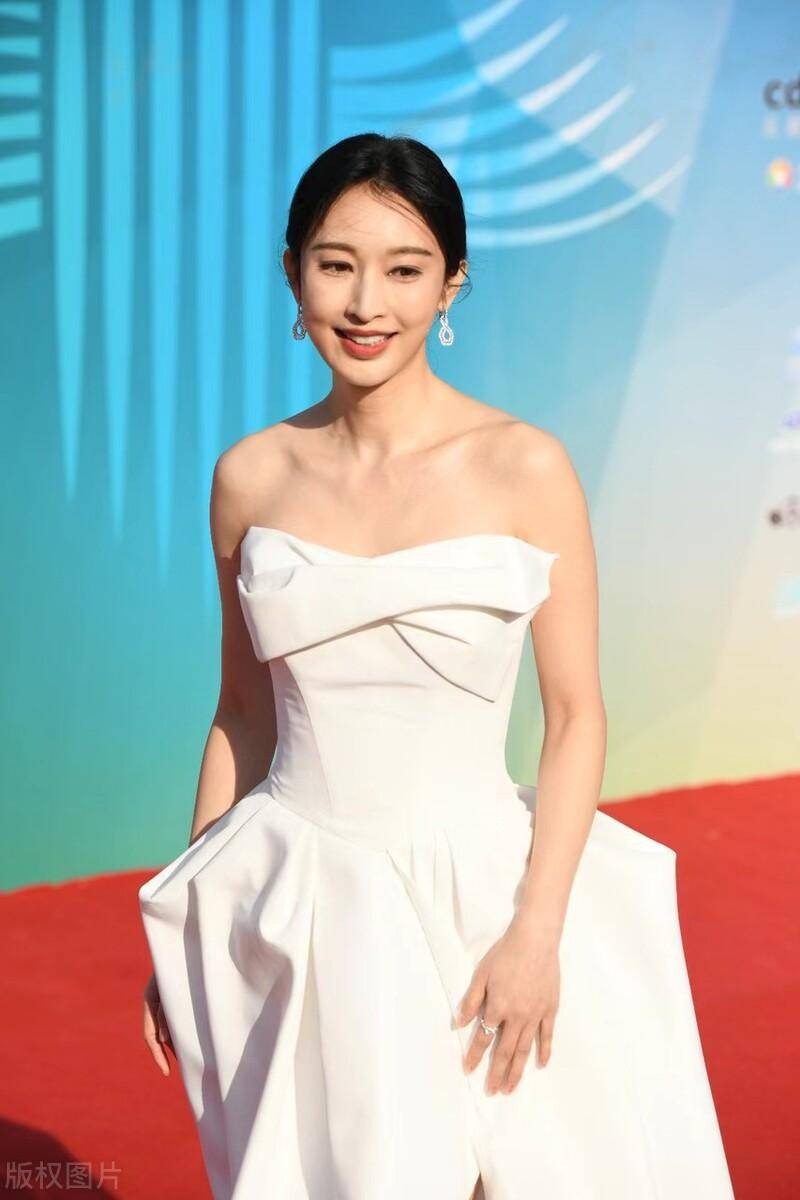 恋富二代,玩跨国恋,绯闻有花无果,带吸渣体质的张俪还是清醒的_王阳明