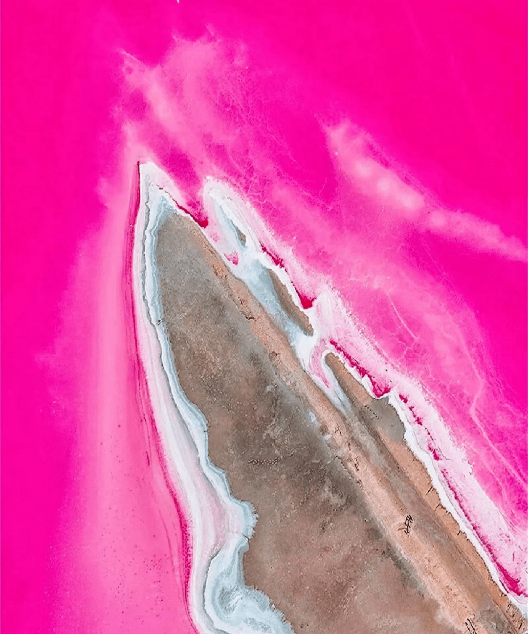 美丽的景色和粉色的沙滩而闻名也是不少网红欧洲旅行的必去之地因为这