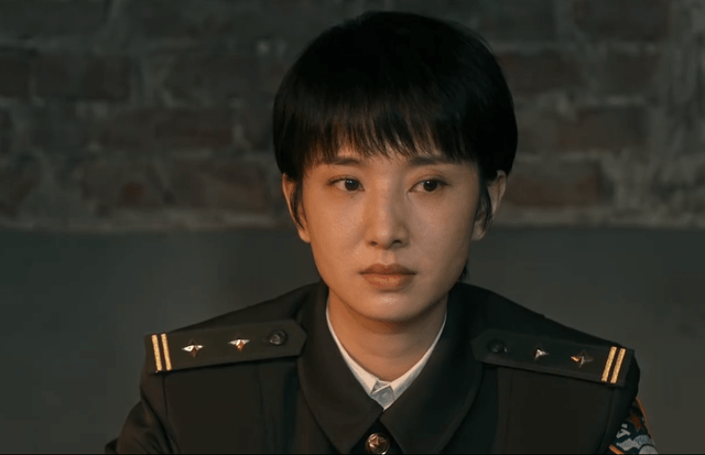 《他是谁》:指纹,碎石块,绷子床,疑似薛家健,卫国