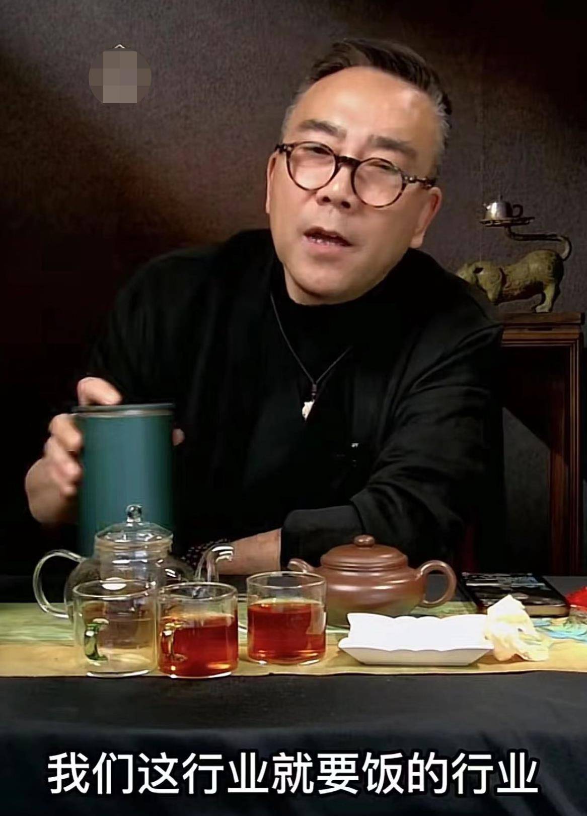 不过随着年龄增大,杨议也开始寻找其它赚钱的道路.