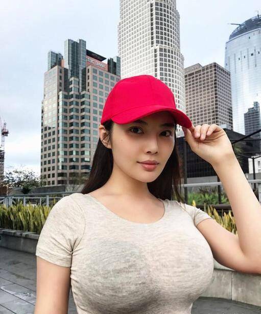 徐冬冬与柳岩比较,你更喜欢哪一个呢?会选择"大嫂"吗?_身材_女神_理由