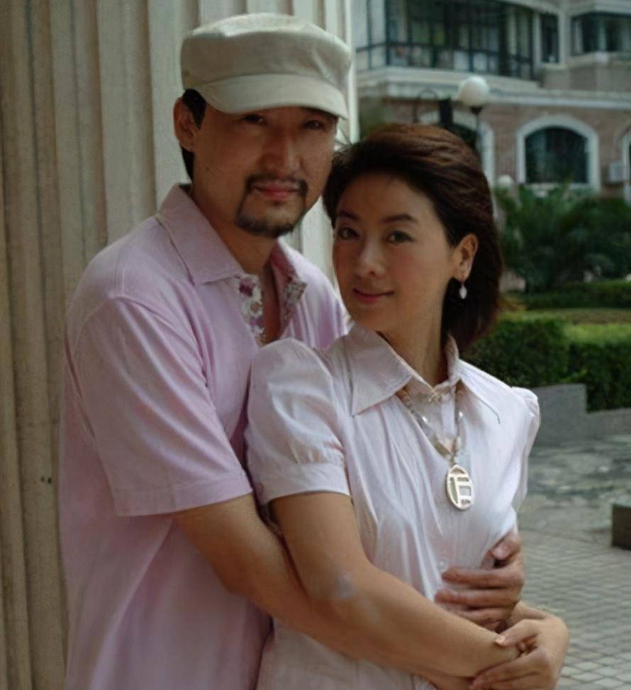 杜冰雁"一炮而红,二婚带女儿嫁小老公,婚后被宠成小女生_李琳_经超