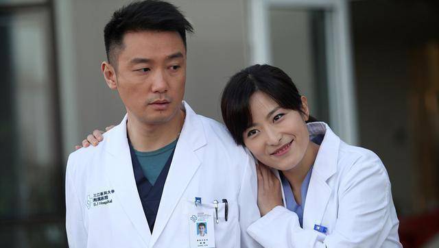 重温《产科医生》,追赶萧程遭拒,背对草地的朱爱玲更是无耻至极_朱爱