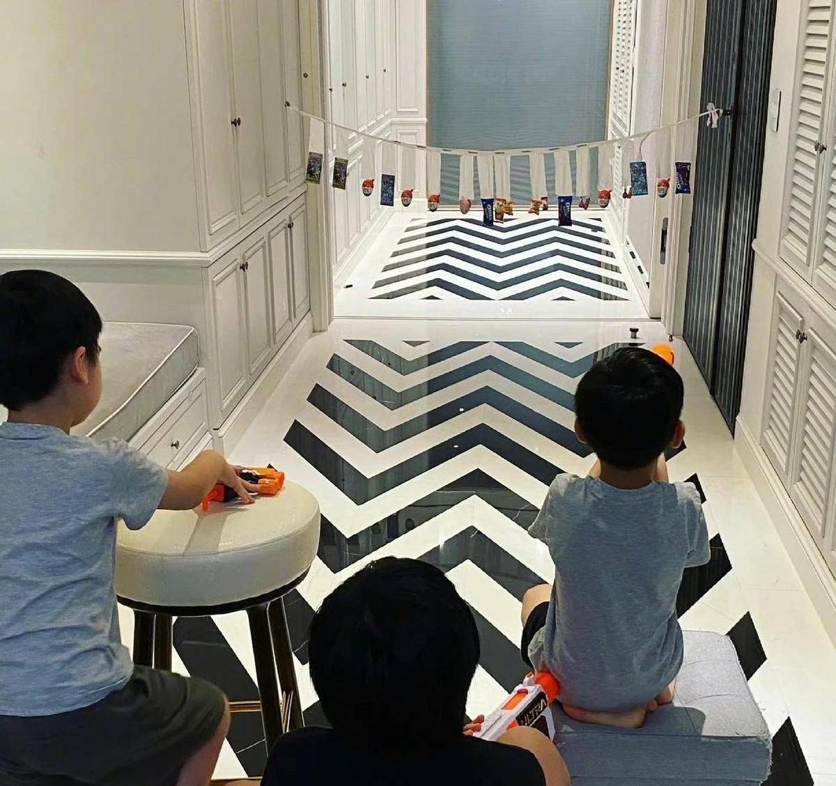 晒晒林志颖在台北的豪宅:客厅大到能放赛车,看完羡慕感动_生活_法拉利