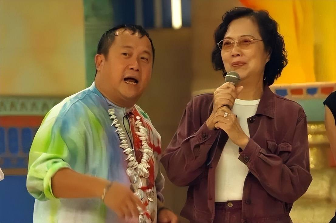 她是林家栋干妈,香港演艺圈的前辈,命运坎坷却一生为戏痴狂_夏萍_儿女