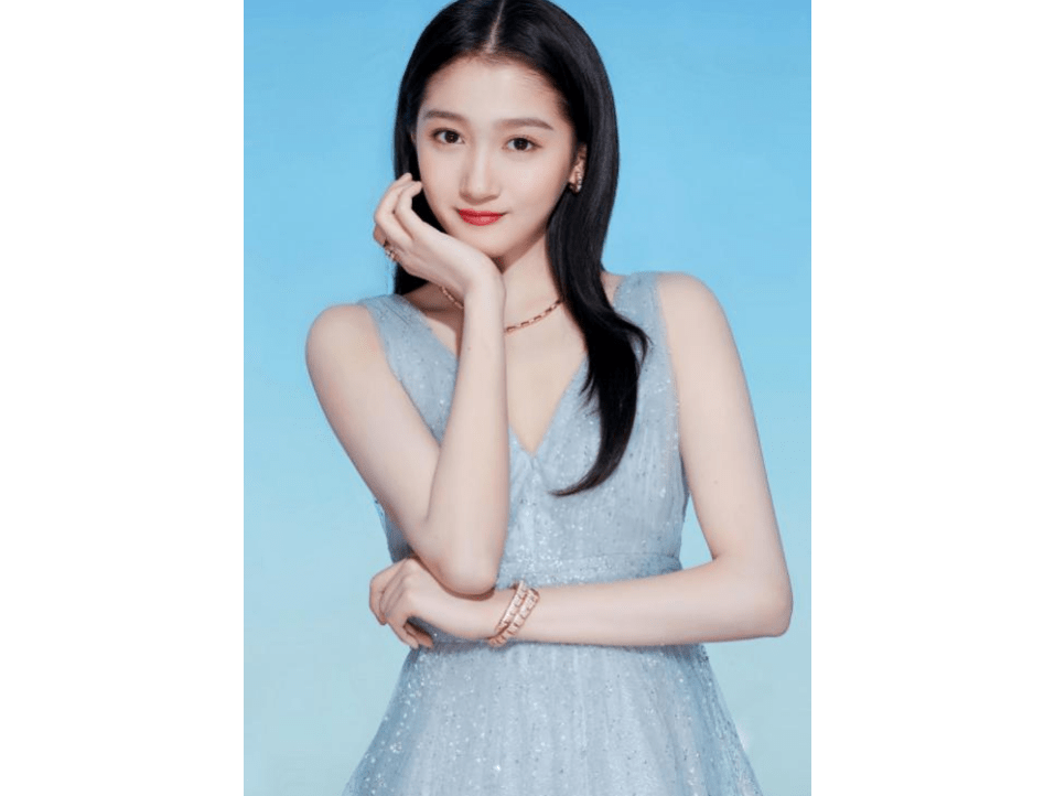 被称为国民闺女的关晓彤 , 出道以来一直备受广大网友的关注_张云龙