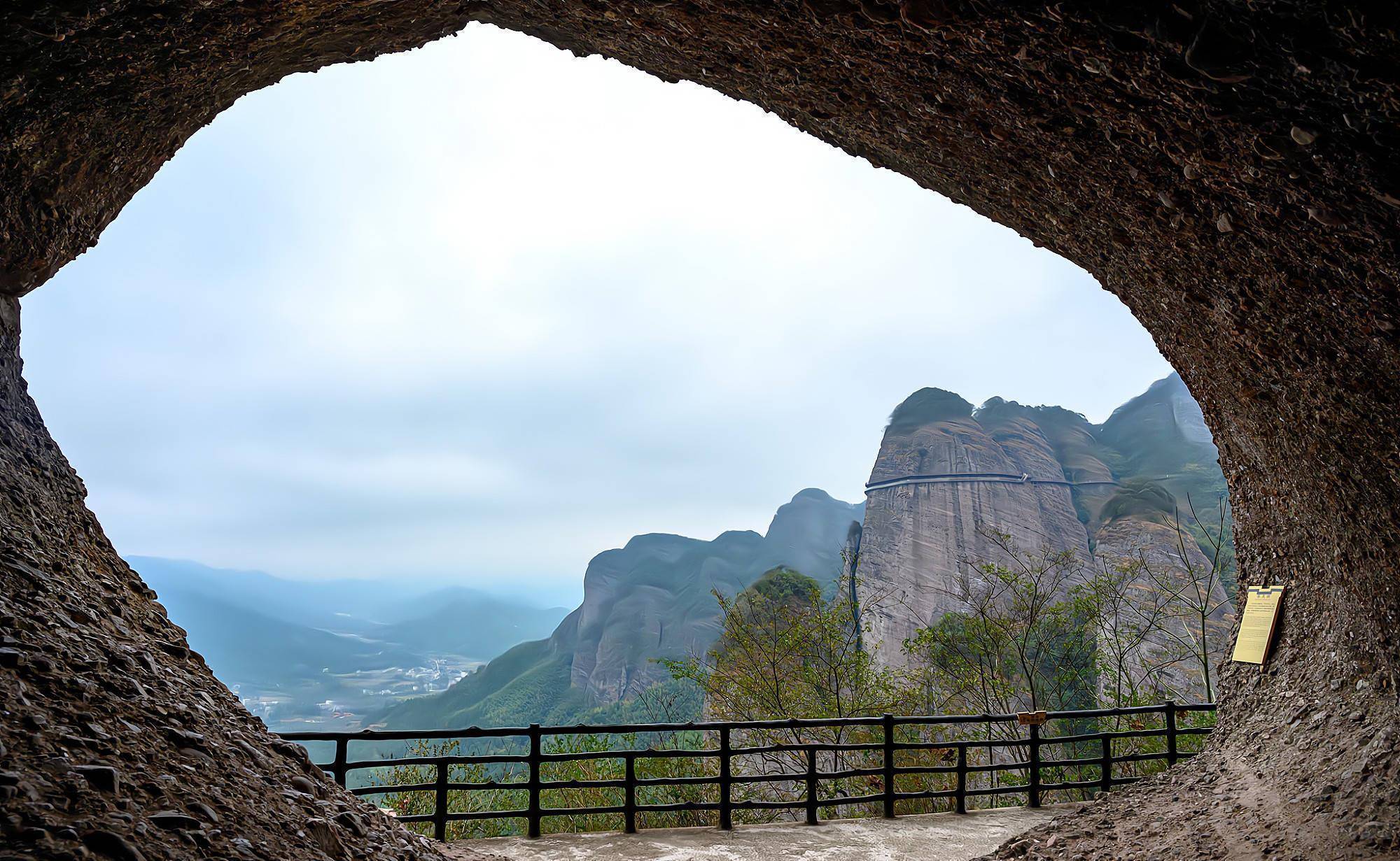 江西藏着一座"武当山",相比湖北武当山毫不逊色,风景美如画_一线天