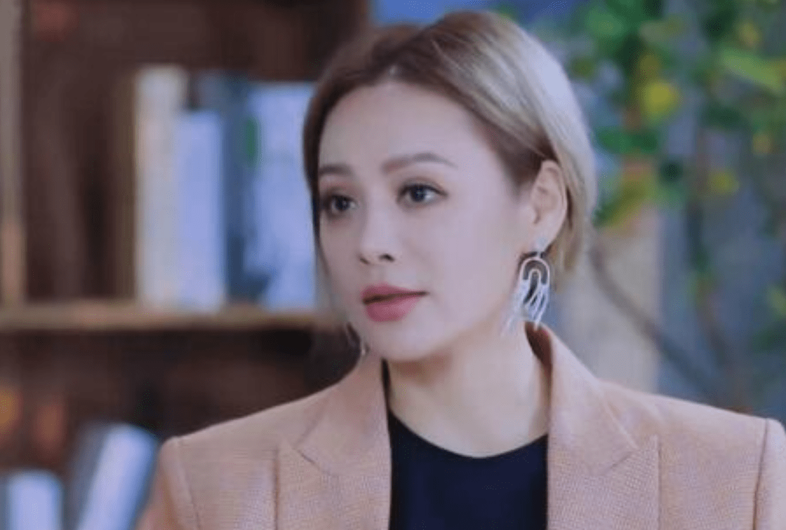 原创宁静在中餐厅洗碗误入丁真连线女排出镜间给丁真擦脸好宠