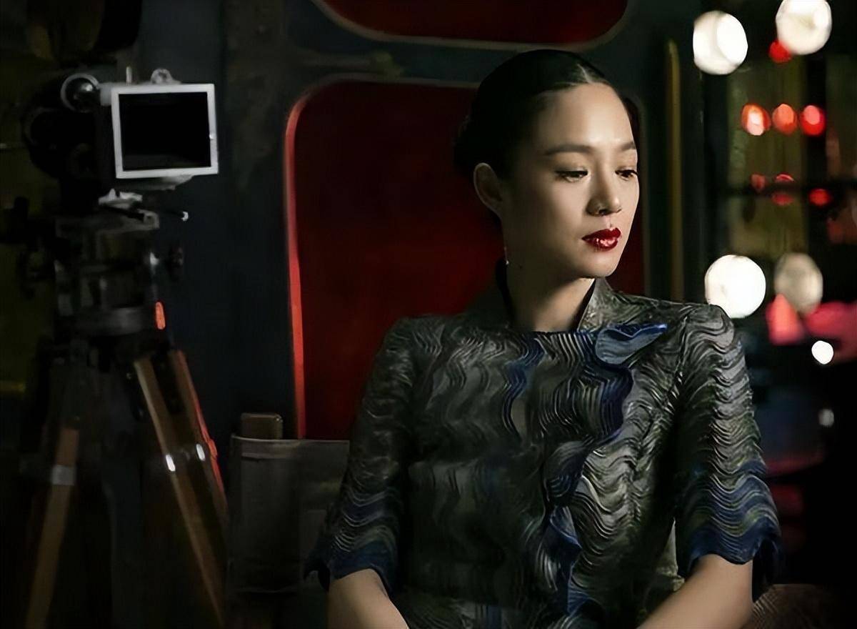 张仁里作为周韵的老师,很看好她,所以当时得知《天地英雄》主演是自己