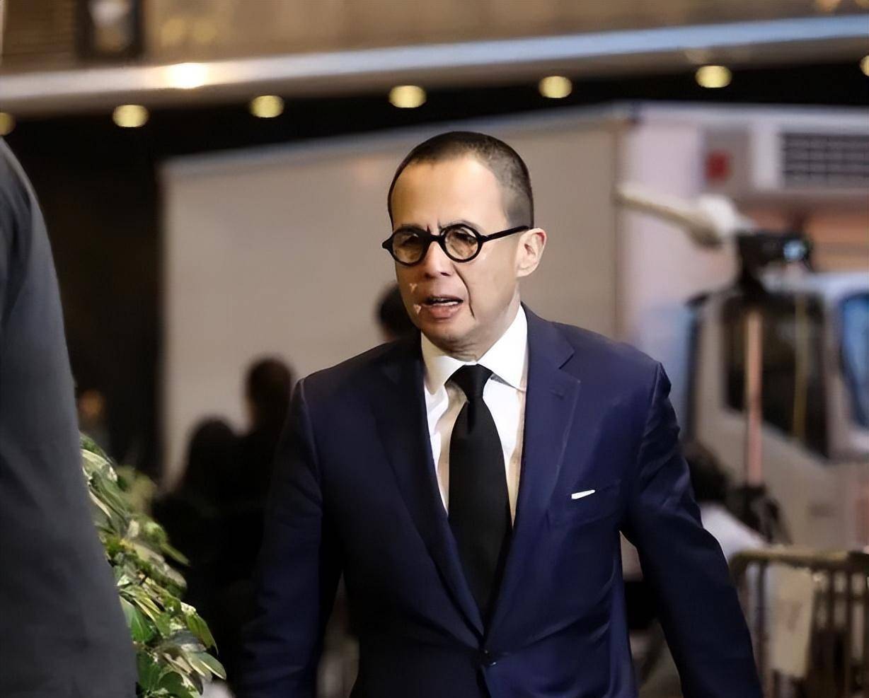 梁洛施三个儿子疑似被排挤_李泽楷_李泽钜_孙子