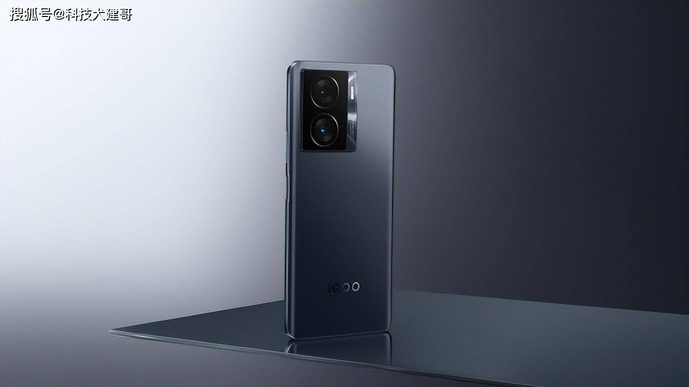 iQOO Z7x发布；小牛电动2022年第四季度营收同比暴跌37.9%_手机搜狐网